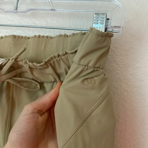 Lululemon 12 Stretch High Rise Crop 23" in Trench Tan - Image 9
