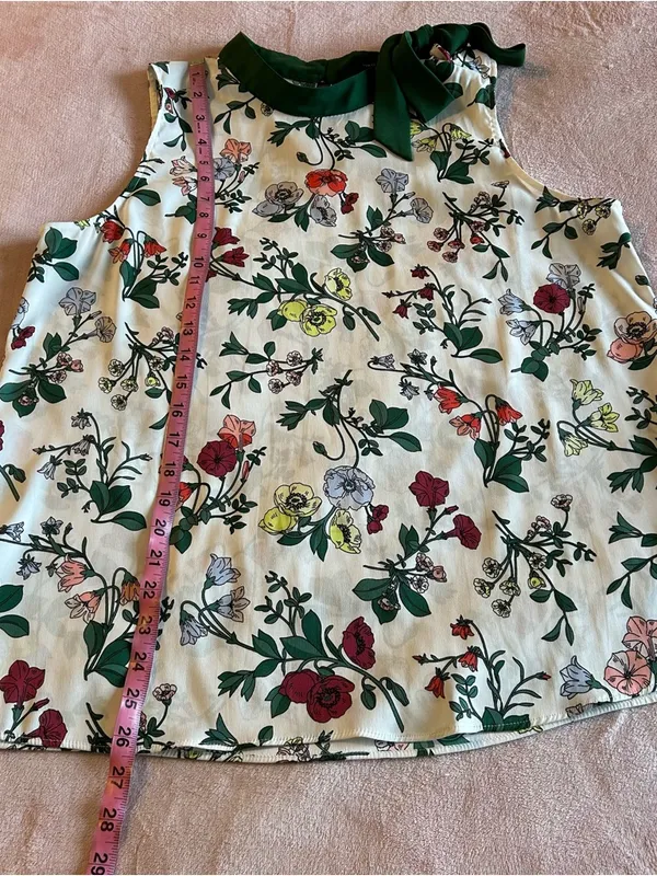 Ann Taylor botanical print sleeveless top with decorative tie size L - Image 9