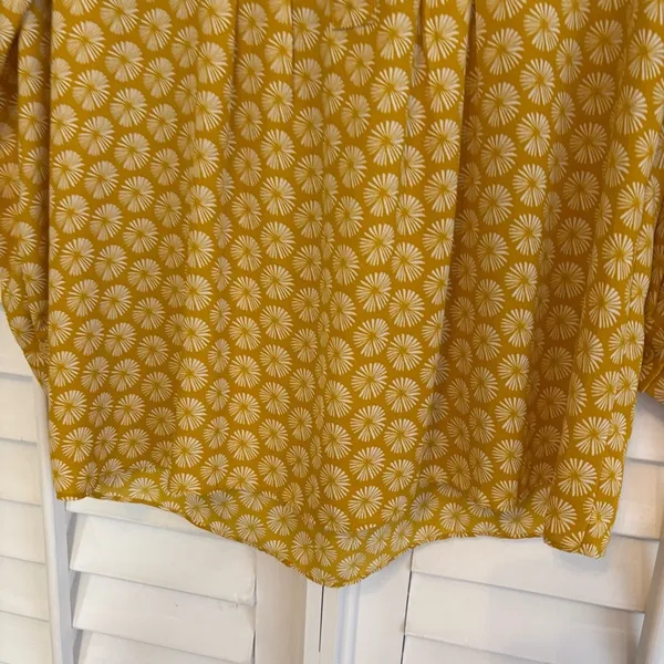 Banana Republic Gold Floral Blouse Size‎ Small - Image 4