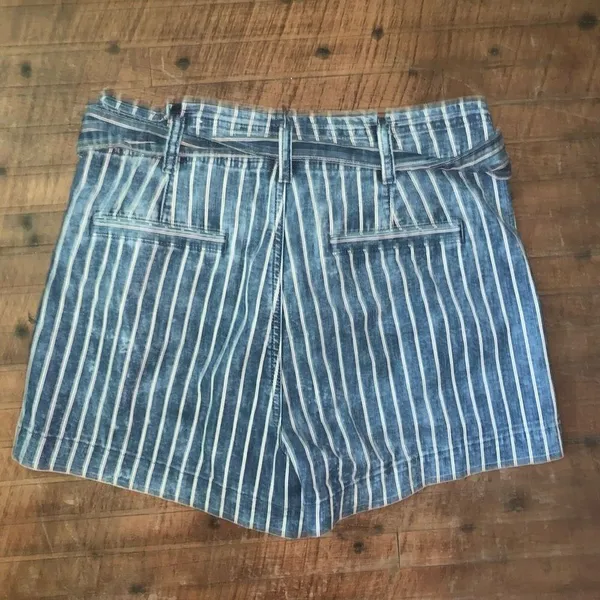 American Eagle navy and white striped paper bag 10 shorts - Image 3