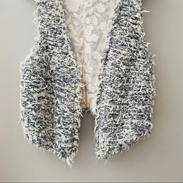 Free People Fur Away Shaggy Vest Gray Sz Medium - Image 5