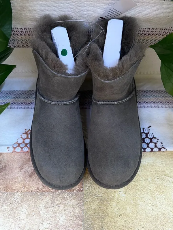 NEW Kirkland Signature Women’s Shearling Fur Grey Winter Short Boots, Size 6 - Image 4