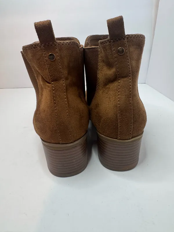 A New Day Brown Faux Suede Ankle Boots Womens Size 8.5 - Image 3