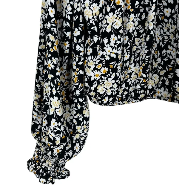 Sienna Sky Floral Top Womens M Black Floral Ditsy Tie Back Cottagecore Witchy - Image 3