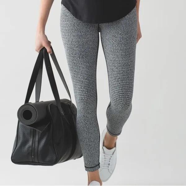 Lululemon High Times‎ Leggings Teeny Tooth Women's 4 White Black Houndstooth - Image 7