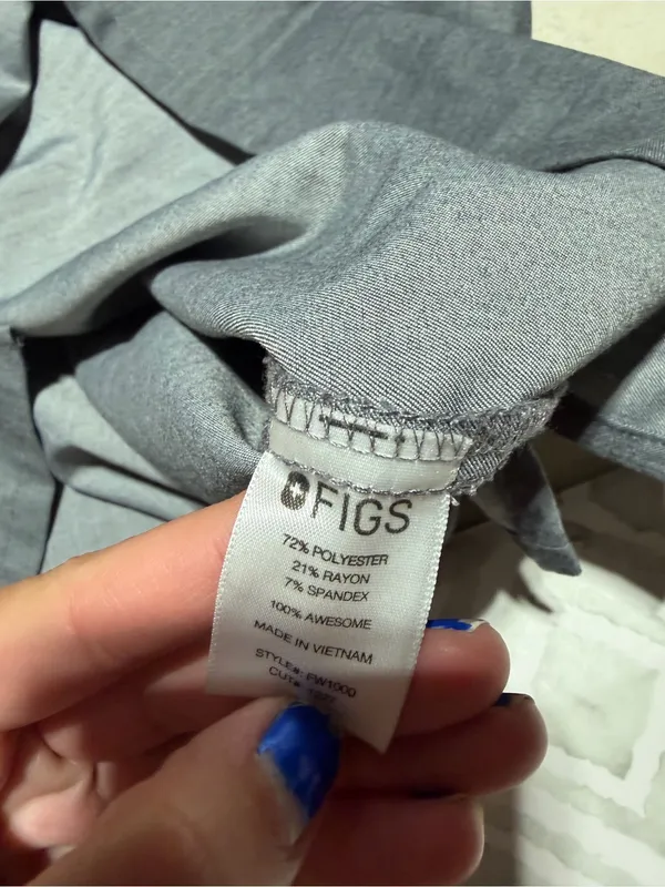 FIGS V-Neck Scrub Top Gray small - Image 5