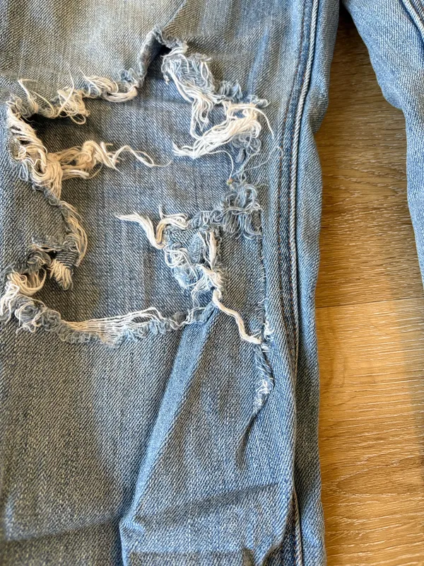 American Eagle Distressed Light Blue Jeans - Image 3