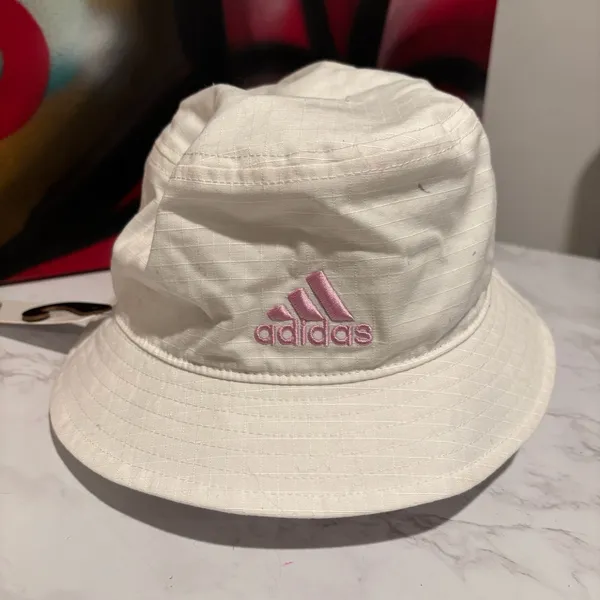 Adidas Women's Essentials Plus Bucket Hat White/Bliss Lilac one size - Image 2
