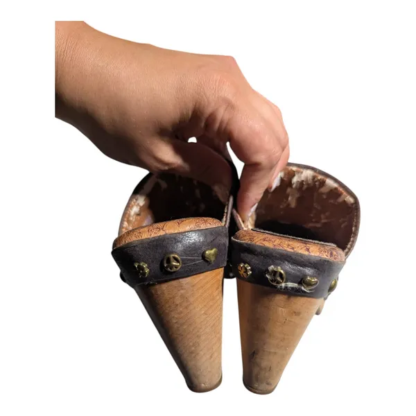 Lucky Brand Brown Leather Wooden Block Heel Studded Detail Clogs Sz 5.5 - Image 3