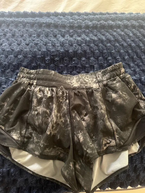 Charcoal Lululemon Shorts! Love these shorts just don’t reach for them anymore! - Image 3