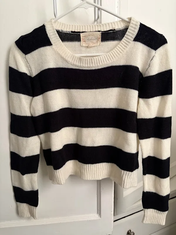 Ambiance Black and Cream Striped Crewneck Sweater Size Small - Image 7