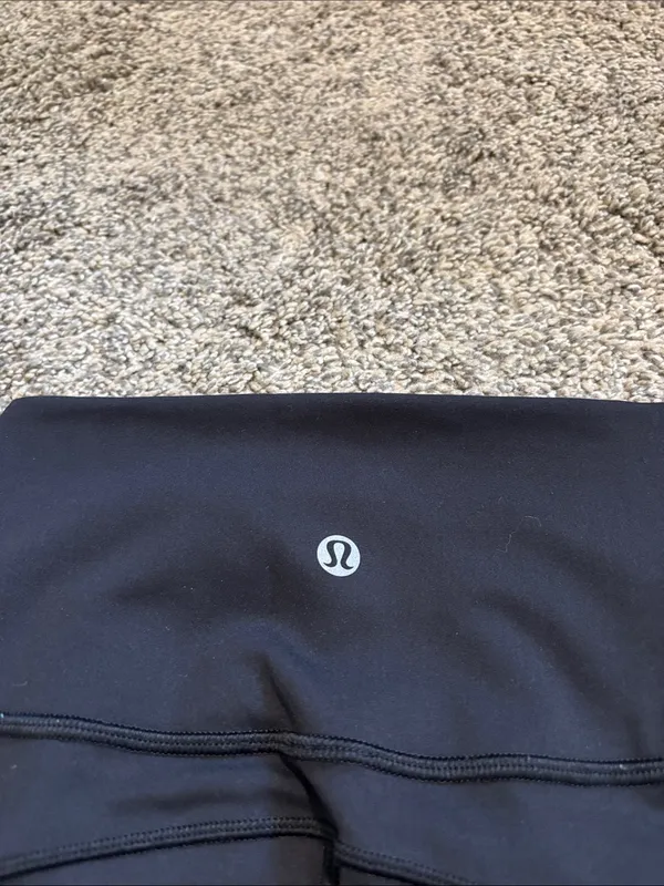 Lululemon In Movement Tight 25" *Everlux size 2 - Image 4