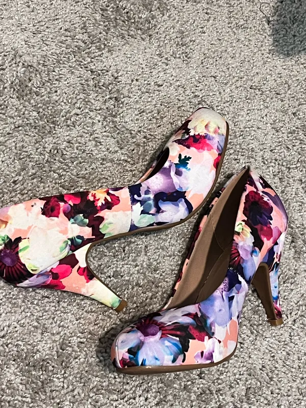 Dream Pairs Floral Heels 8 - Image 2