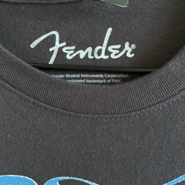 NWT Fender Guitars Gray Graphic Tee Pink Blue Design Small - Image 3