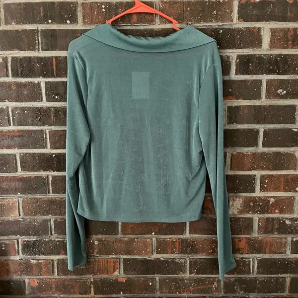 NWT Forever 21 Plus Size Blue Green Long Sleeve Twist Front Top - Image 2