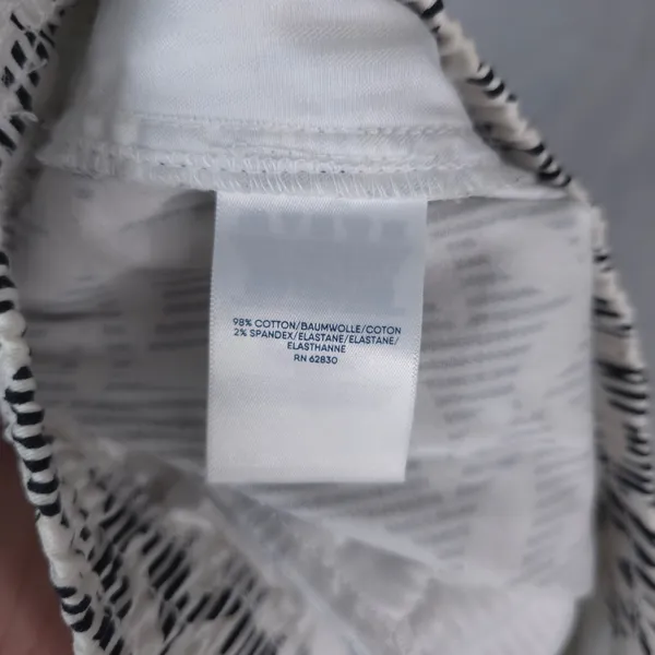 Lands End Shorts Womens 10 White Black‎ Floral Striped Mid Rise Bermuda Stretch - Image 6