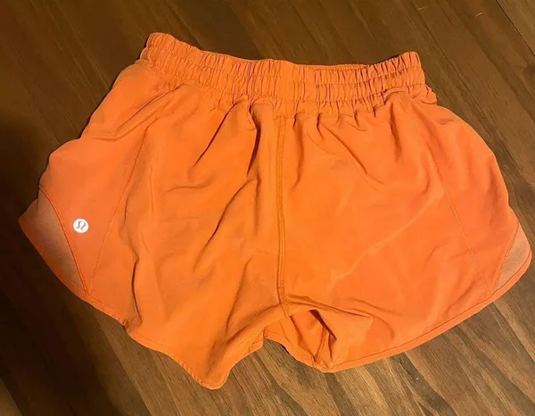 Lululemon Shorts Hotty Hot 4" - Image 2
