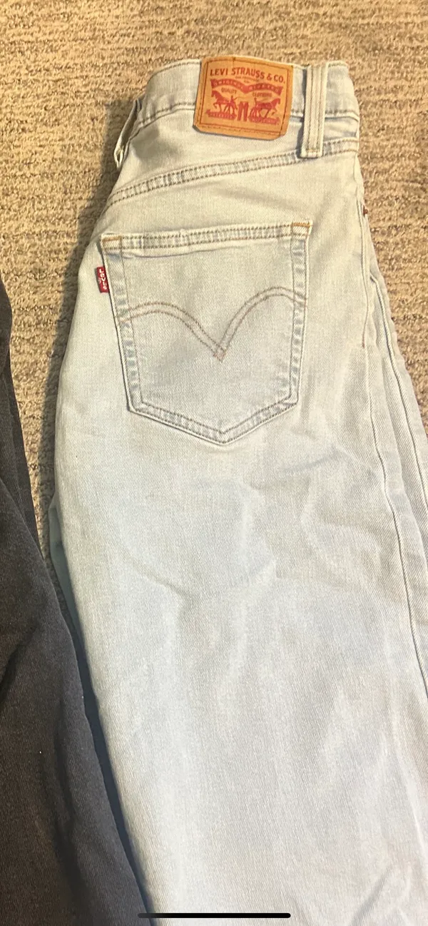 Levi’s Ribcage Straight Ankle Jeans - Image 2