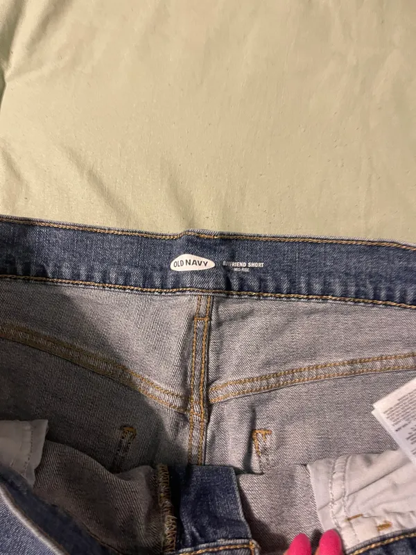 Old Navy Boyfriend Short Mid-Rise - Image 2