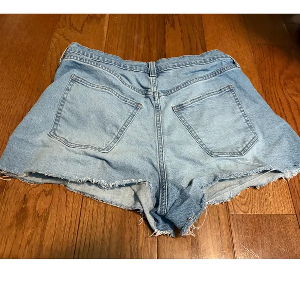 Universal Threads Cutoff Shorts 90s Style‎ Light Wash Raw Hem Size 12/R - Image 7