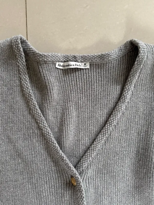 Abercrombie & Fitch Gray Knit Button-Front Tank Vest - Image 2