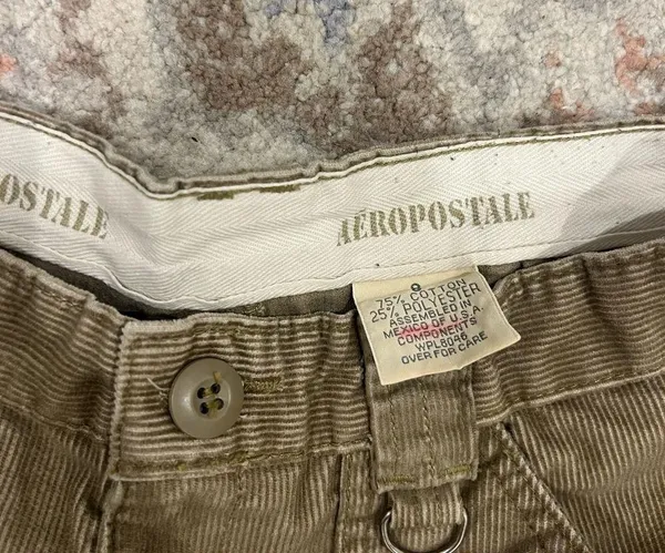 Women’s vintage Aeropostale cargo shorts size 8 - Image 3