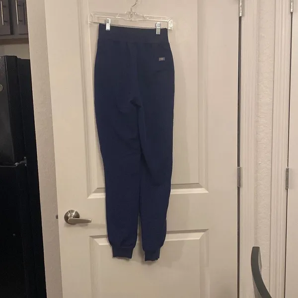 Figs scrubs joggers, size XXS /T￼￼ - Image 4