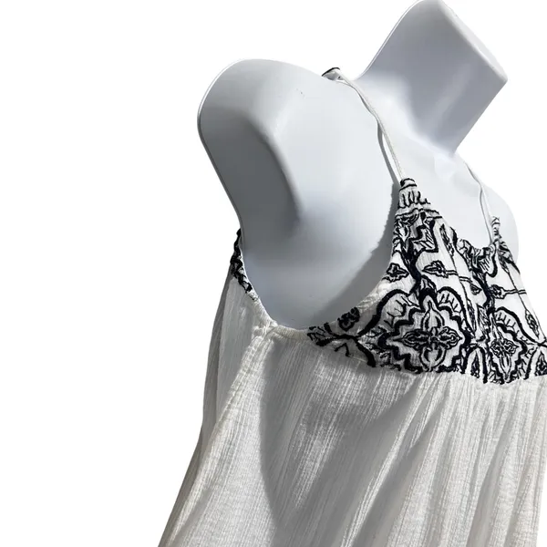Abercrombie Fitch Women Babydoll Top M White Gauze‎ Embroidered Boho Festival - Image 4