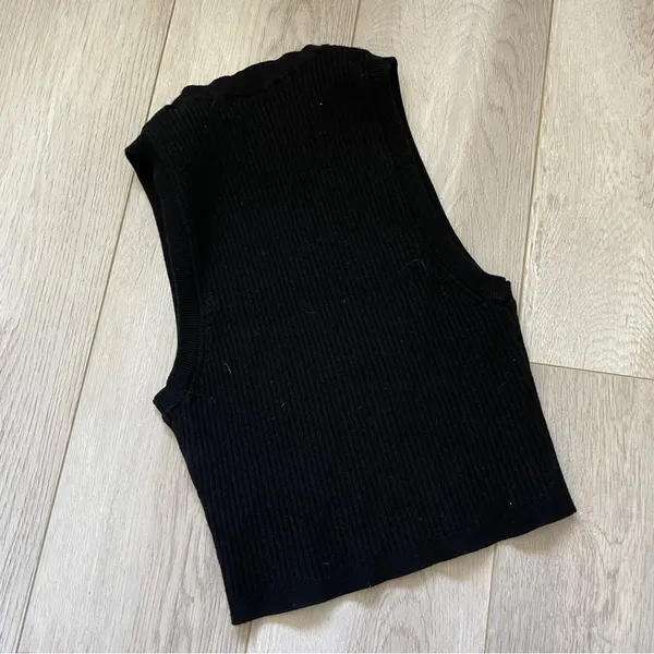 Aritzia Wilfred Ribbed Knit Sleeveless Crop Tank Top Black (XSmall) - Image 4