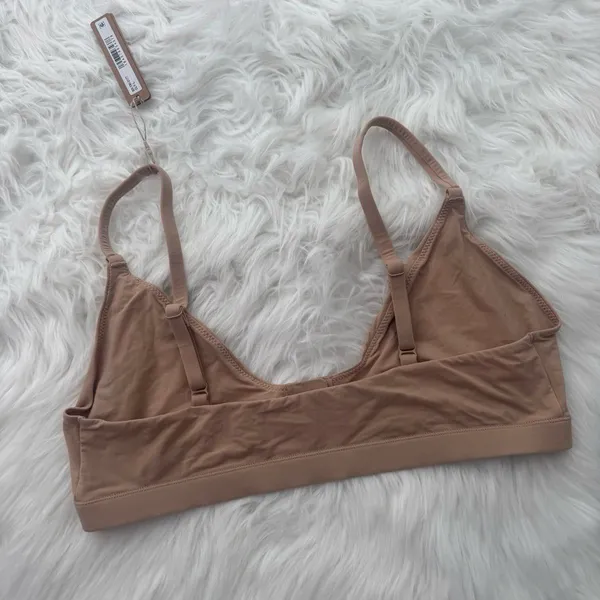 Skims Adaptive Fits Everybody Triangle Bralette Clay Size Large - Image 6