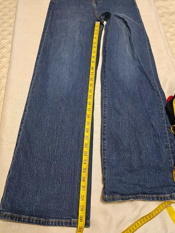 Pink Vs Jeans - Image 4