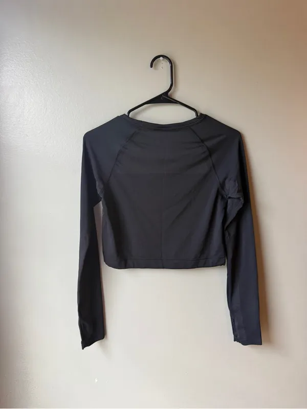 Title: Gymshark Black Seamless Long Sleeve Crop Top - Image 5