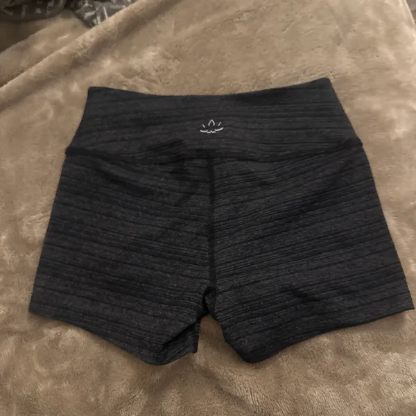 Beyond yoga spacedye dark grey yoga booty shorts - Image 2