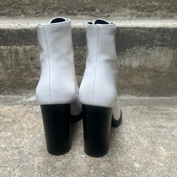 BCBGeneration White Ankle Boots with Zipper Detail - Image 5