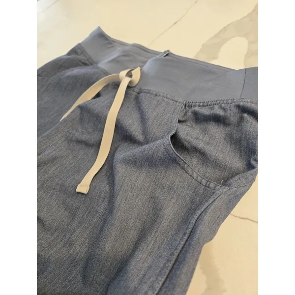 FIGS Technical Collection Scrub Pants Size Small Heather Gray Zip Pockets - Image 3
