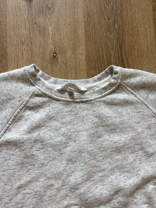 Colosseum Light Grey Cropped Crewneck Sweatshirt - Image 4