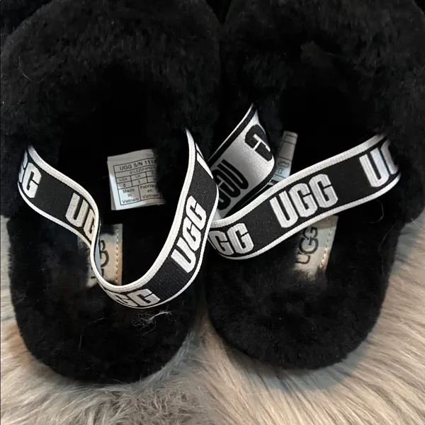 NWOT UGG Black Fluffy Slides Strappy Back sz 6 - Image 2