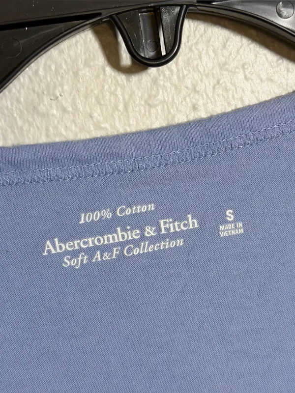 Abercrombie‎ & Fitch Women’s Casual Minimalist Light Blue V-Neck Tee size S - Image 5