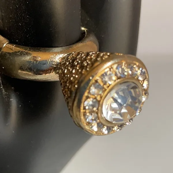 Vintage Akira Chicago Gold Statement Ring Clear Rhinestone Crystal Cocktail Ring - Image 4