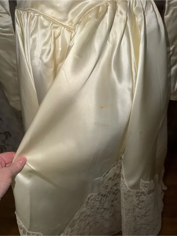 Beautiful Vintage 1940s/50s Liquid Satin Tea Length Wedding Gown - Image 4