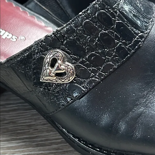 BareTraps Black Leather “Coupe” Slip-On Shoes Size 7.5 Medium - Image 4