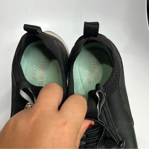 Clove‎ nursing shoes black size 8 - Image 3