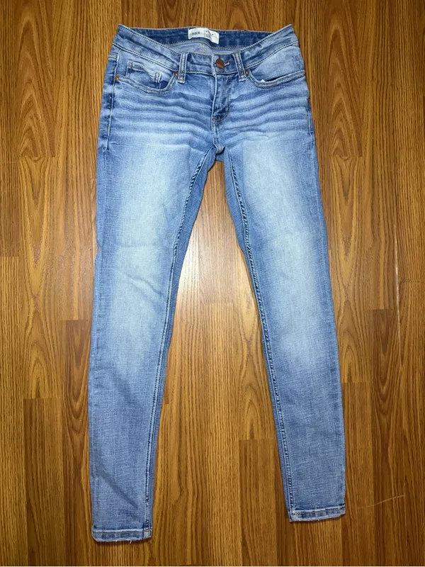 BKE Stella Slim Fit Low Rise Skinny Jeans 25 x 29.5 light distressing - Image 2