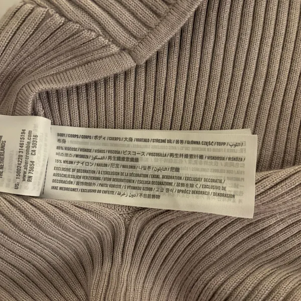 NWT! Abercrombie Twist-Front V-Neck Sweater - Image 4