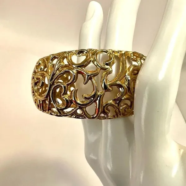 Gold tone cut out hinged bangle bracelet - Image 8