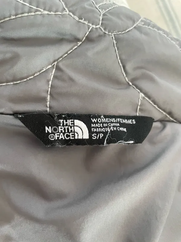 The North Face Catawissa Floral Embroidered Quilted Puffer Jacket Women’s Small - Image 2