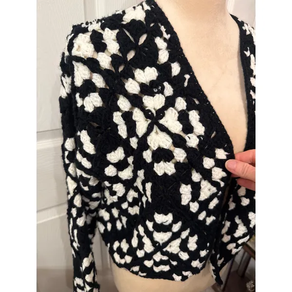 Elan Kylee Macrame Crochet Cropped Cardigan in Black/White, S - Image 6