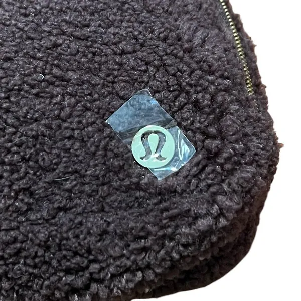 Lululemon Everywhere 2L Belt Bag Women's One Size Lg Fleece Brown Fanny Pack - Image 8