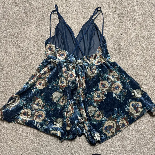 Velvet Floral Print Spaghetti Strap Romper - Image 3