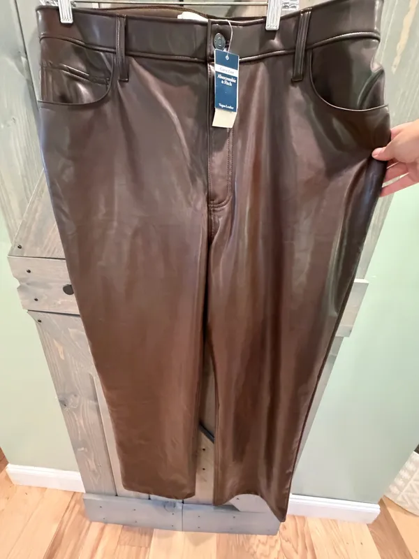 Abercrombie Curve Love Vegan Leather 90s Relaxed Pants Brown 34R NWT High Rise - Image 10